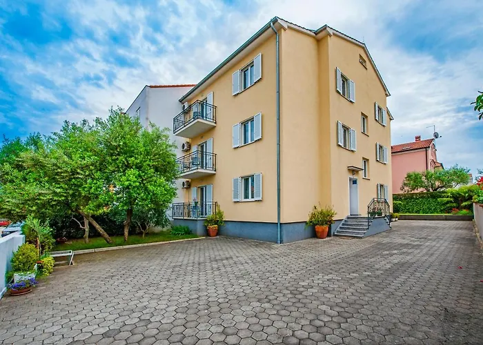 아파트 Bella B 로비니