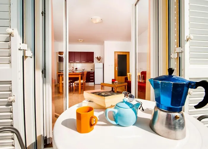 아파트 Bella B 로비니